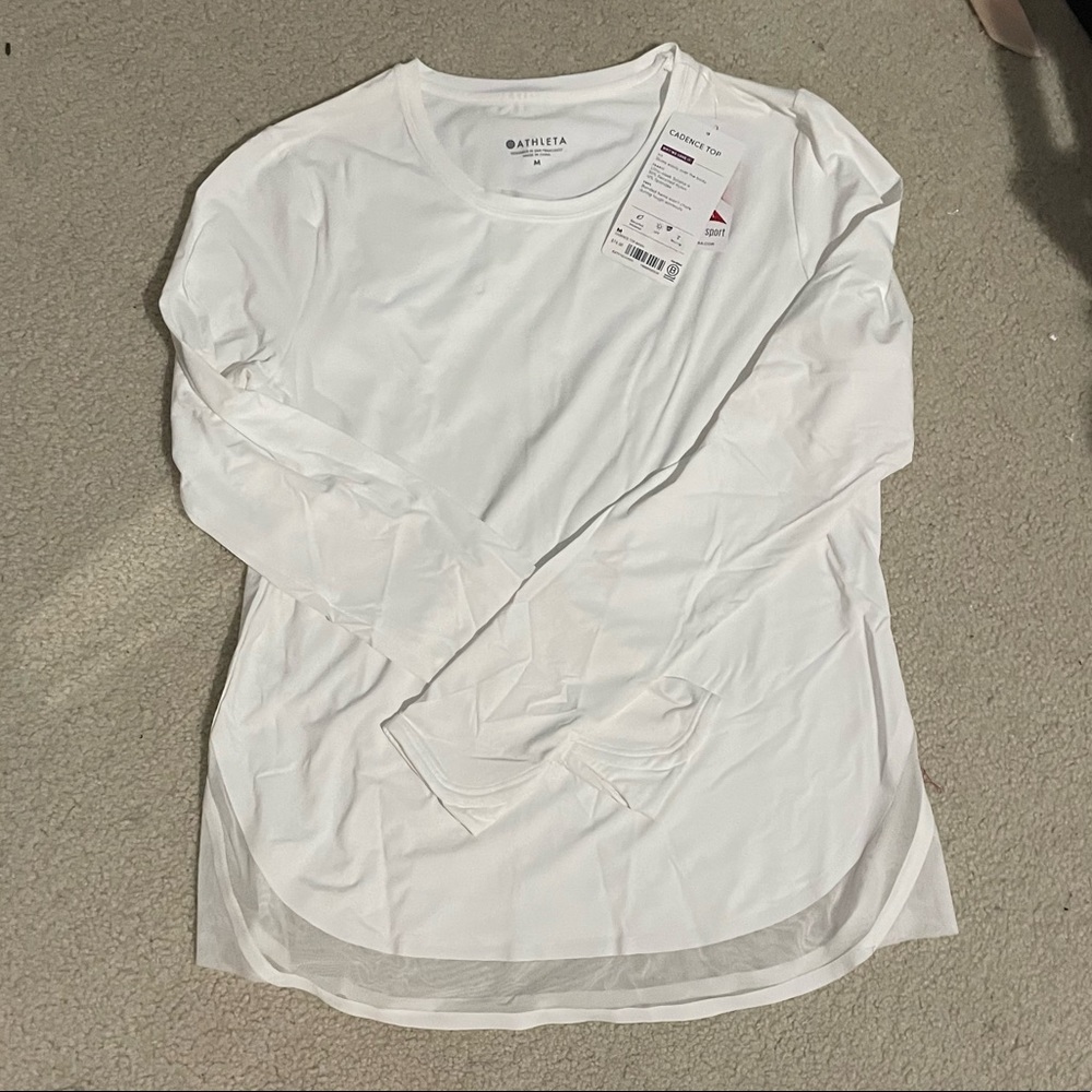 Athleta Cadence Top in white long sleeve mesh strip on bottom size M